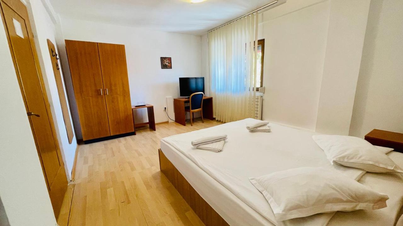Pensiunea Luminita Buşteni Buitenkant foto