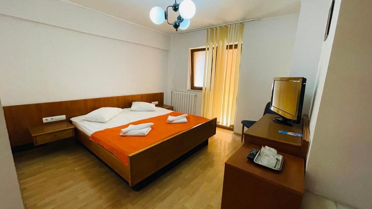 Pensiunea Luminita Buşteni Buitenkant foto