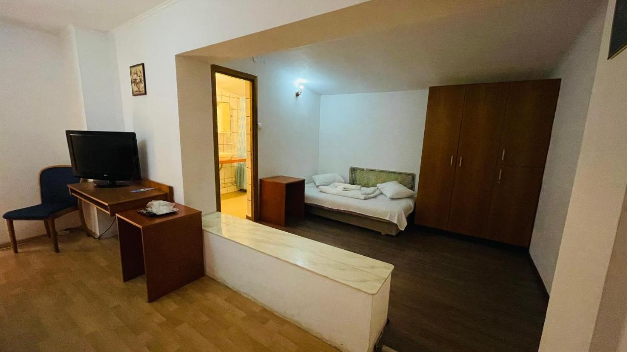Pensiunea Luminita Buşteni Buitenkant foto