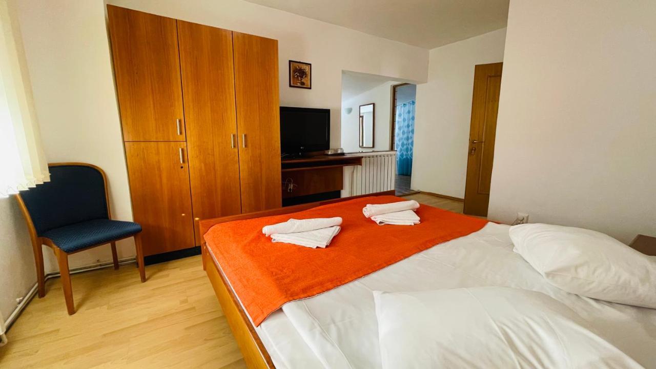 Pensiunea Luminita Buşteni Buitenkant foto