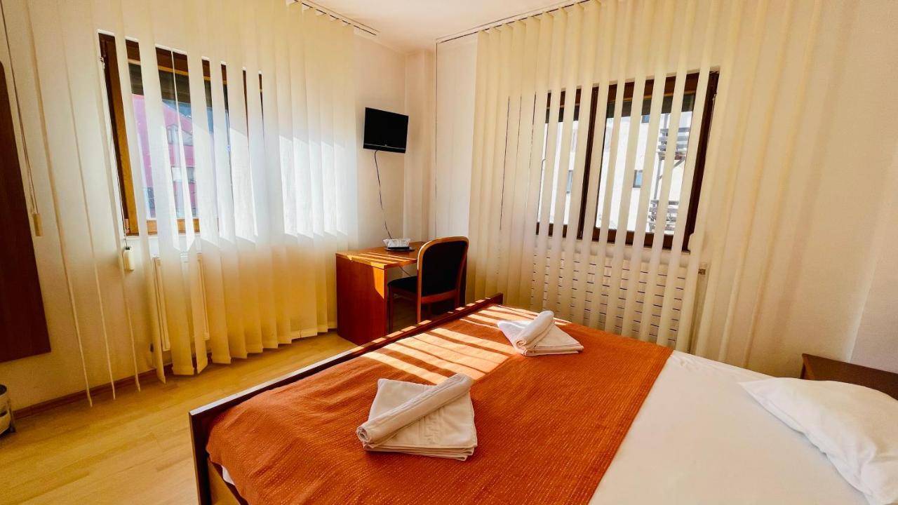 Pensiunea Luminita Buşteni Buitenkant foto
