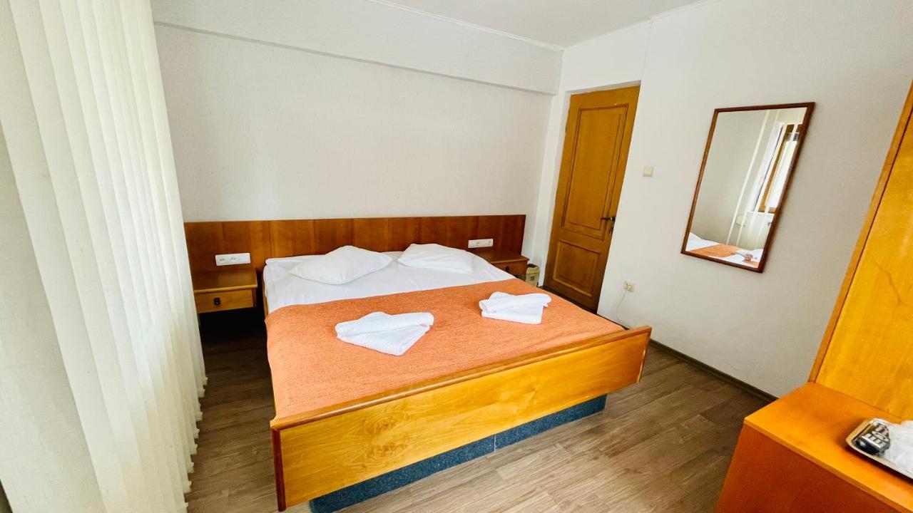 Pensiunea Luminita Buşteni Buitenkant foto